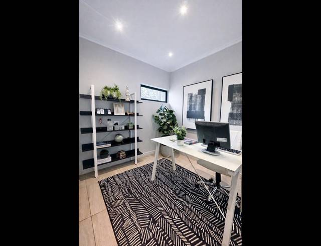 3 BEDROOM APARTMENT FOR SALE IN BRYANSTON